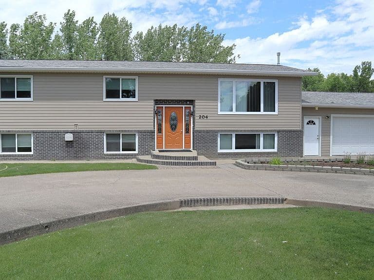 204 Ryan Dr photo 1