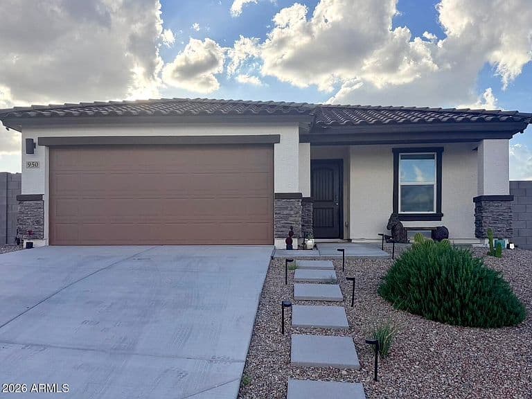 950 LOGAN Way photo 1