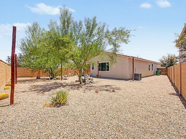 41592 W ELM Drive photo 5