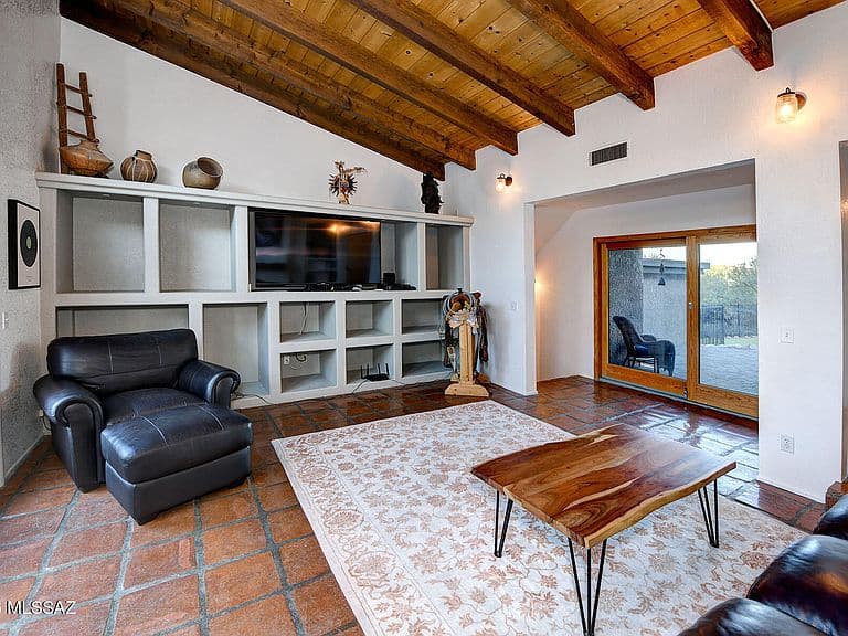 6036 E Paseo Cimarron photo 3