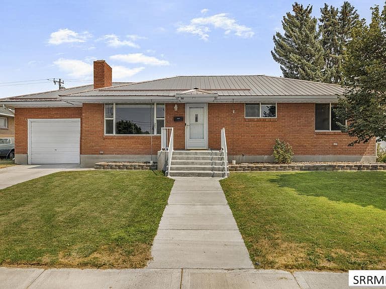 631 Holley St photo 2