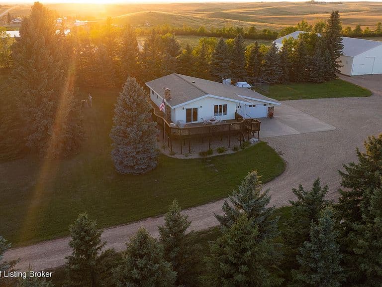 11741 Highway 10 photo 1