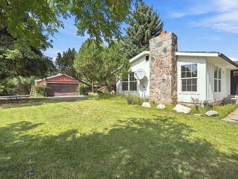1041 Nelson Rd photo 2