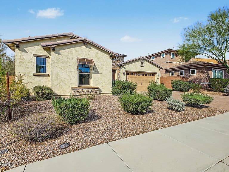 2662 E LA COSTA Drive photo 3