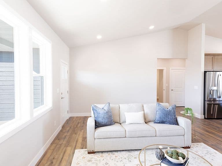 1025 Jenea Dr photo 3