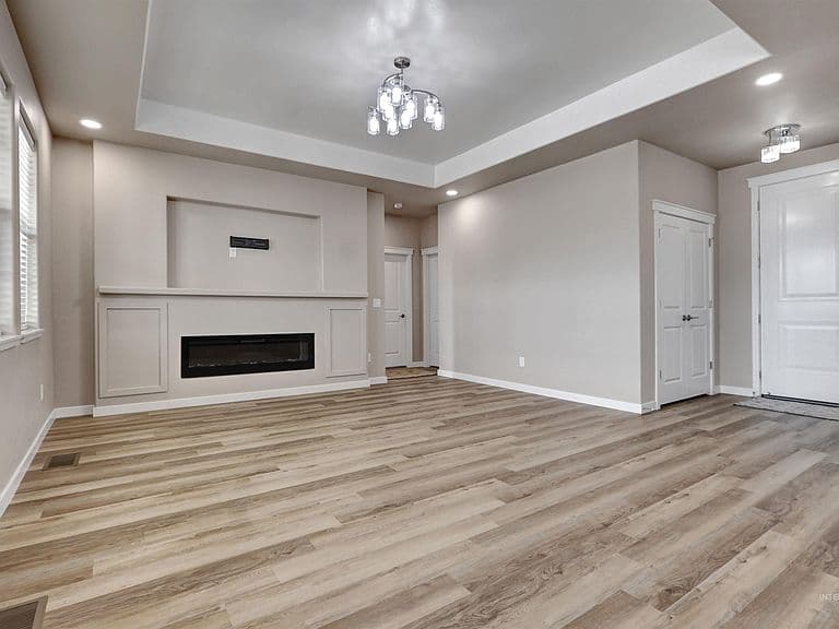 603 Manning Cir photo 2