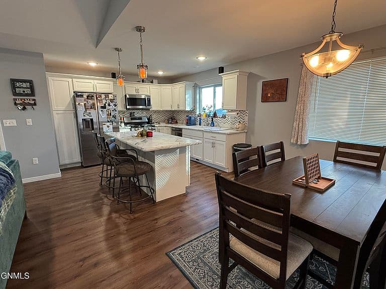 215 7th St NE photo 5