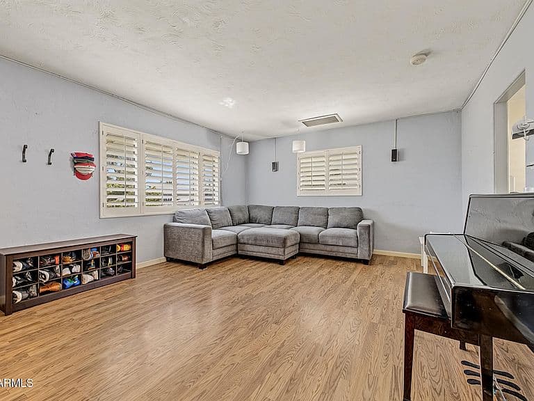 3528 E SHERIDAN Street photo 4