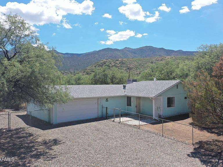 485 E Melinda Lane photo 1