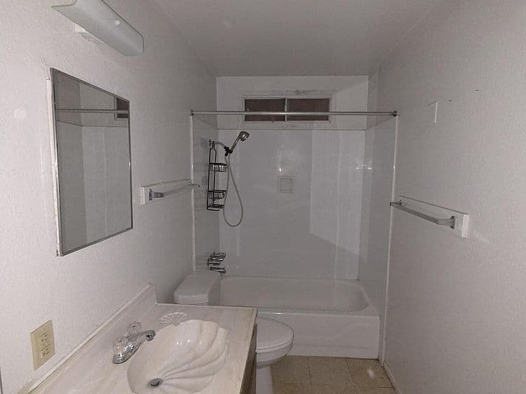 5014 W SHERIDAN Street photo 5