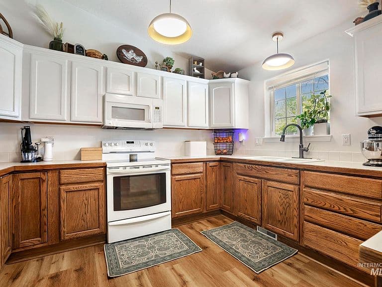 208 Diamond Dr photo 4