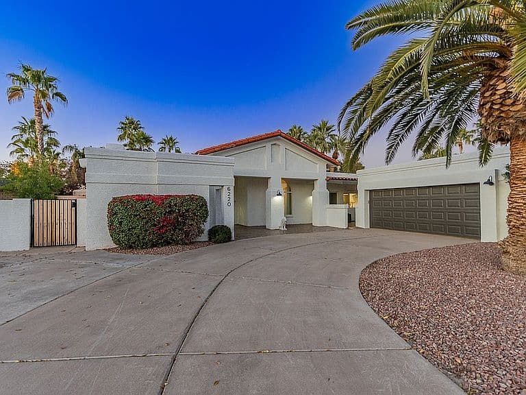 Photo of 6220 E Paradise Ln
