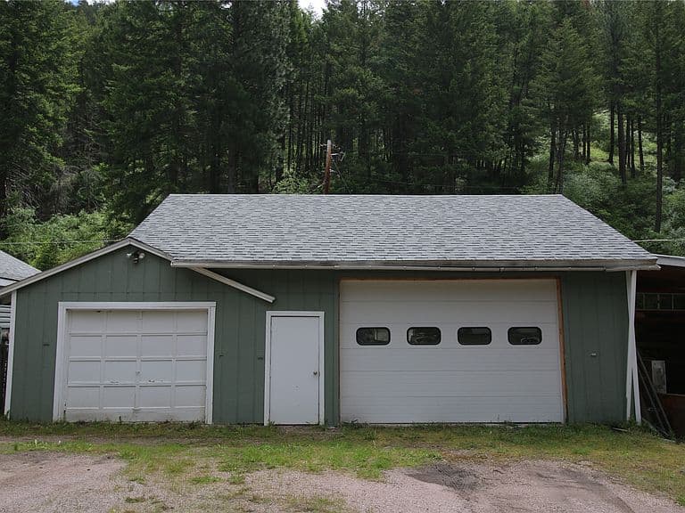 6350 Pine Cone Dr photo 5