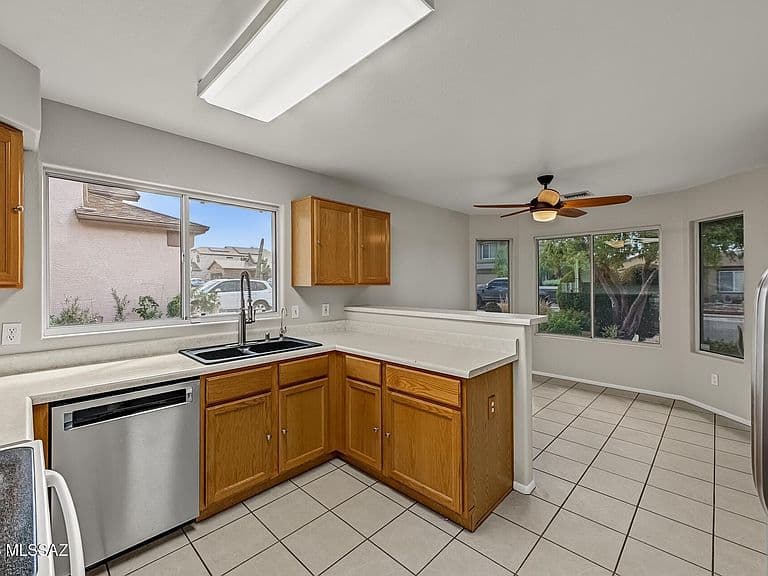 9139 E Muleshoe St photo 5