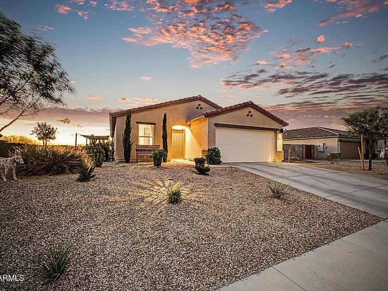 910 LOGAN Way photo 2