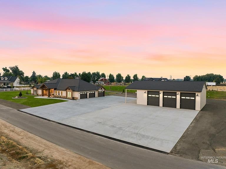 7720 E Windmill Ranch Ln photo 1