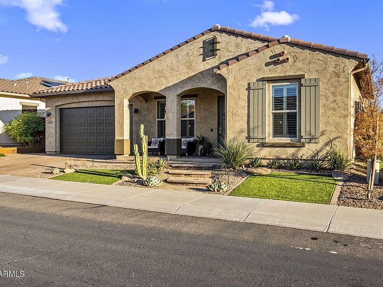 2939 E CREST Lane photo 2
