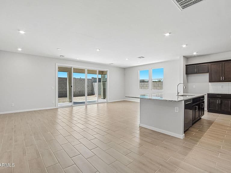 23021 W IRMA Lane photo 5