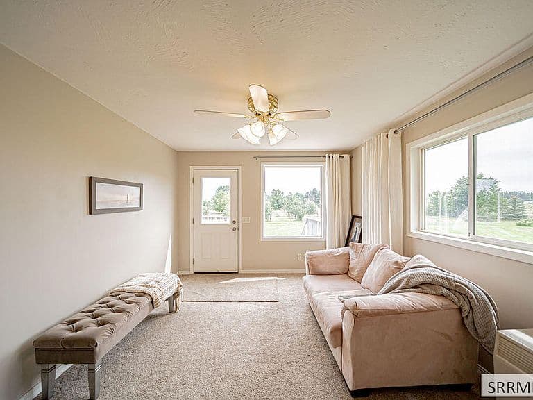 4038 Molly Dr photo 5