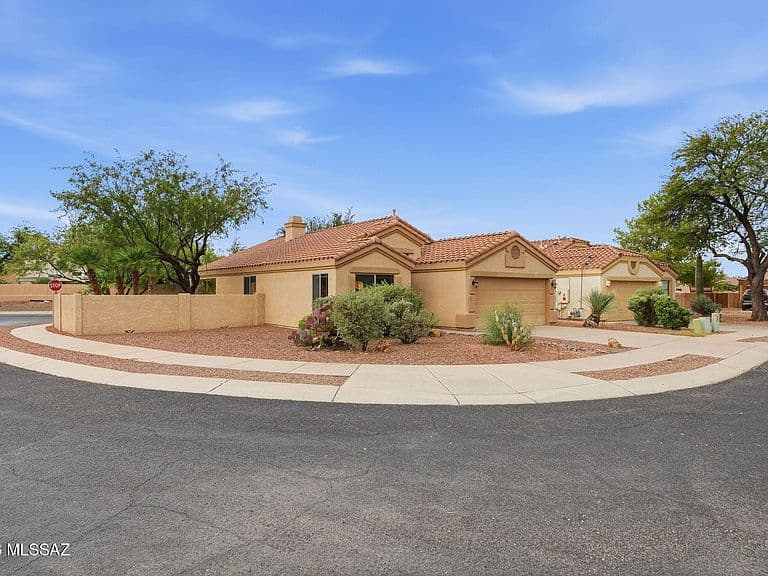 2330 N Emerald Lake Ct photo 1