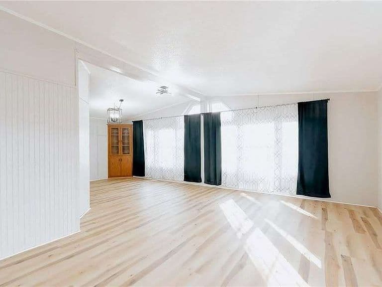 510 Andrick Ave photo 2