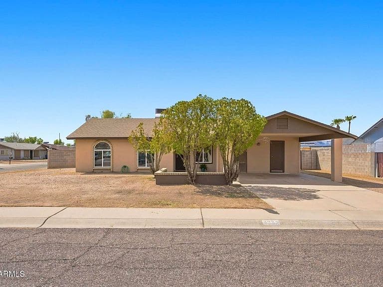 1323 W MORROW Drive photo 2