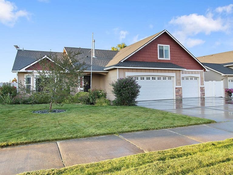 531 Clinton Dr photo 2
