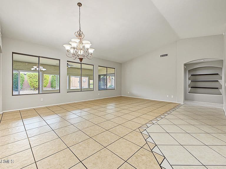 8838 W POTTER Drive photo 3