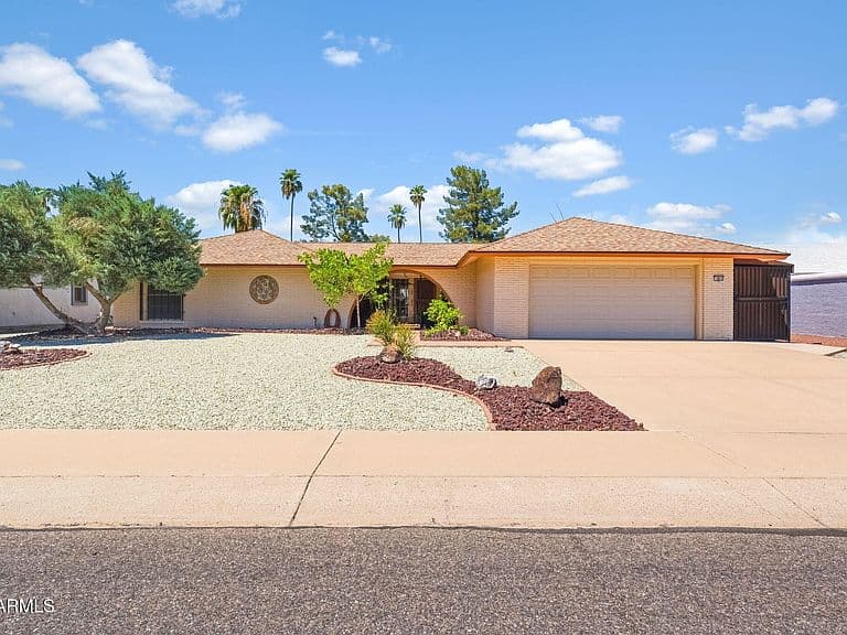 9810 W LINDGREN Avenue photo 2