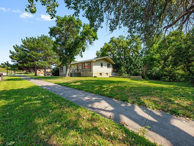 2415 E Franklin St photo 2