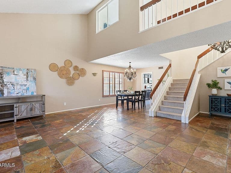 457 E BLUEBELL Lane photo 3