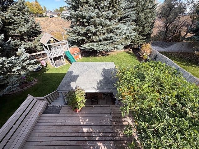 555 W Park St photo 5