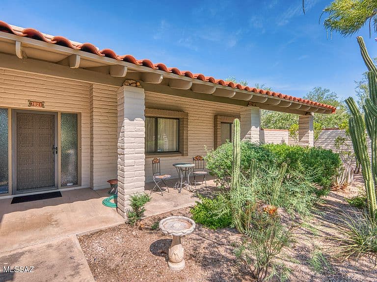 7021 N Giaconda Way photo 5