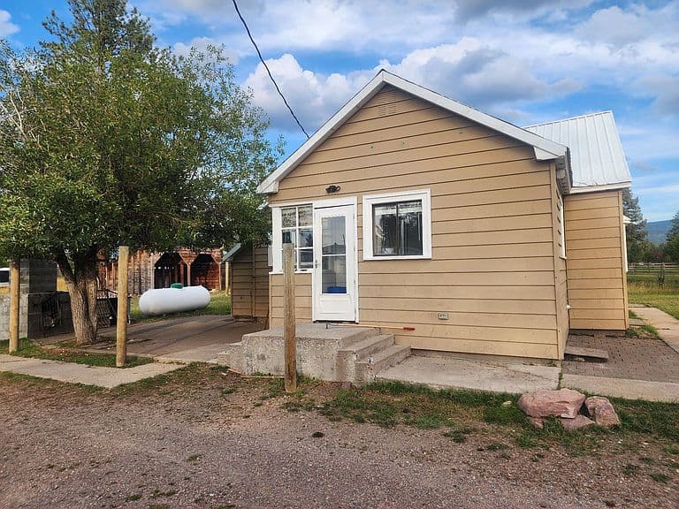 740 Riverview Dr photo 3