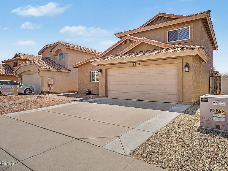 2919 E WOODLAND Drive photo 3