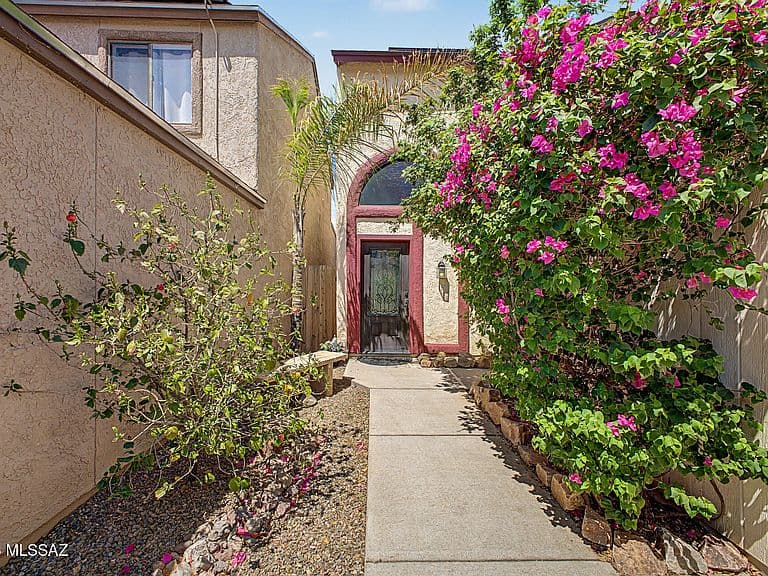 8633 N Siriga Way photo 2