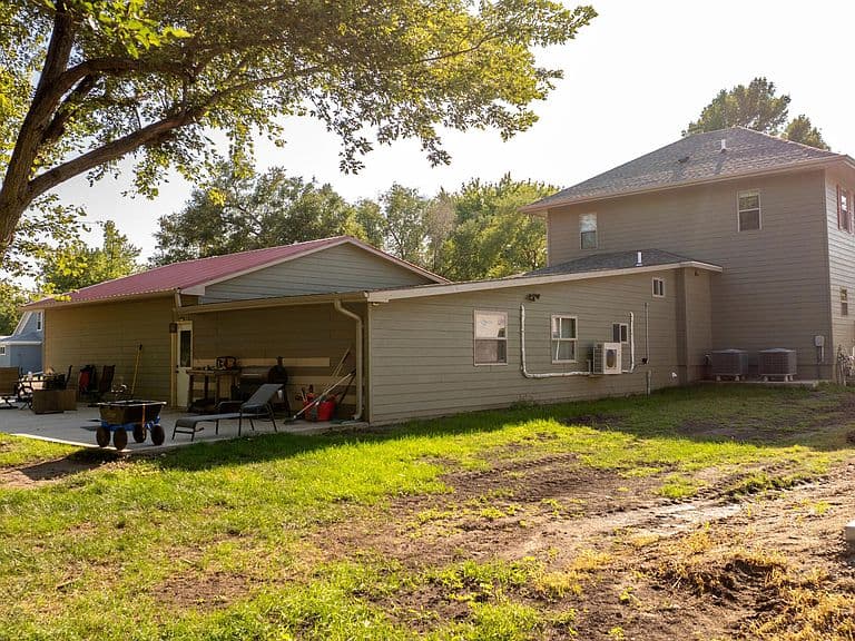 402 N Henry St photo 4