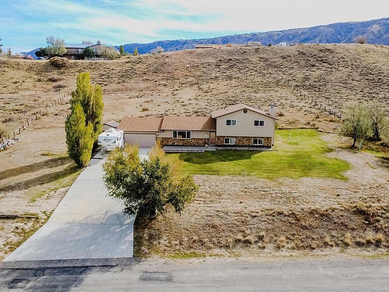 5299 Saddlestring Rd photo 3