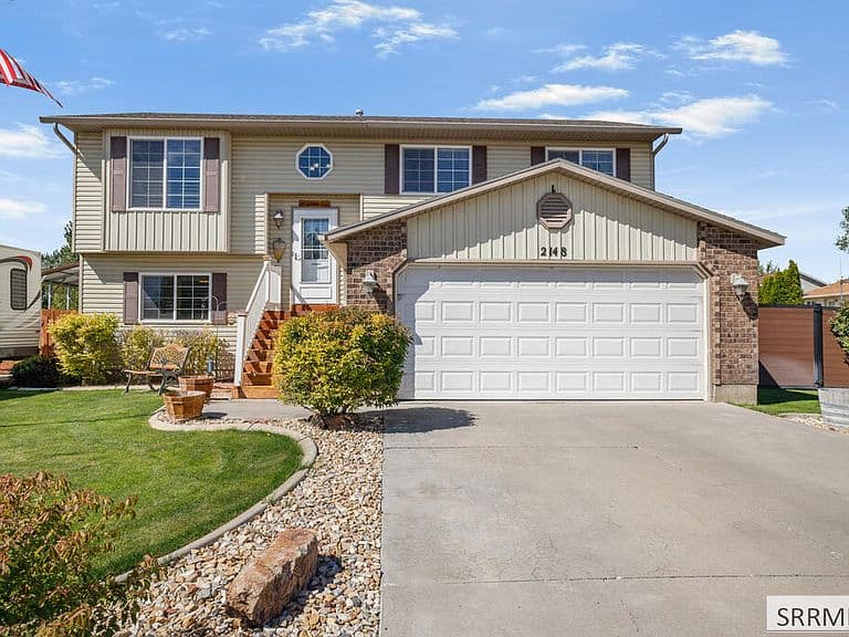 2148 Dakota Ln photo 1