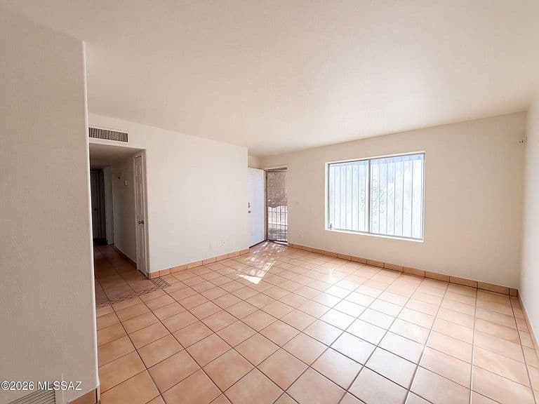 5349 S Greenway Dr photo 3