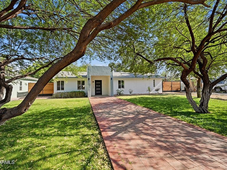 2209 E WINDSOR Avenue photo 4