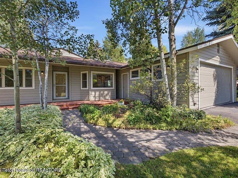 1065 W Brahma Dr photo 1