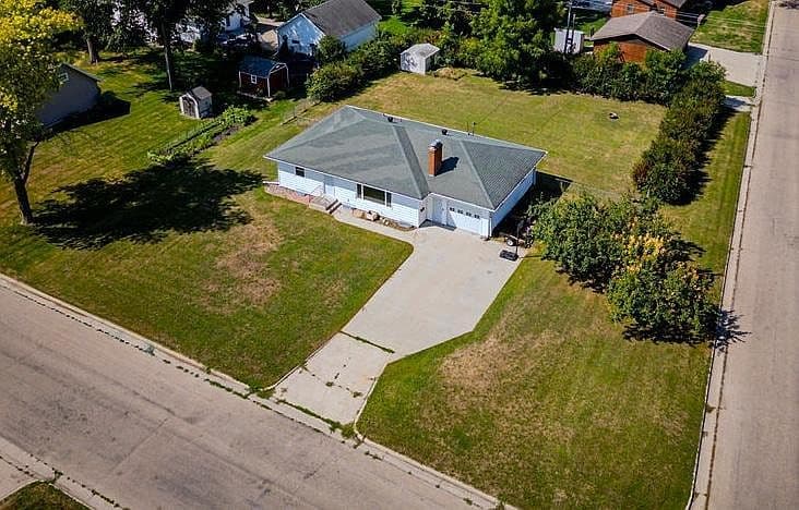 142 10th Ave N photo 1