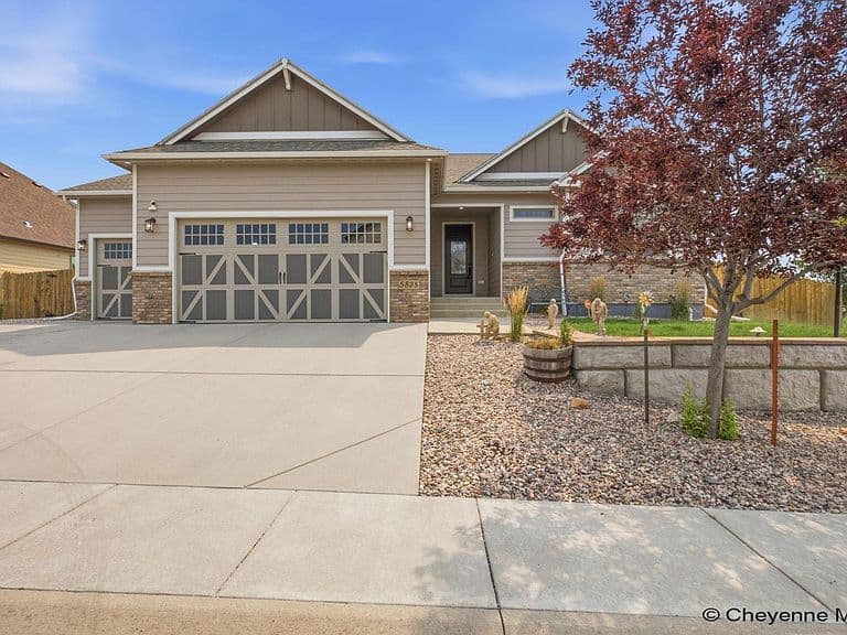 5825 Indigo Dr photo 1