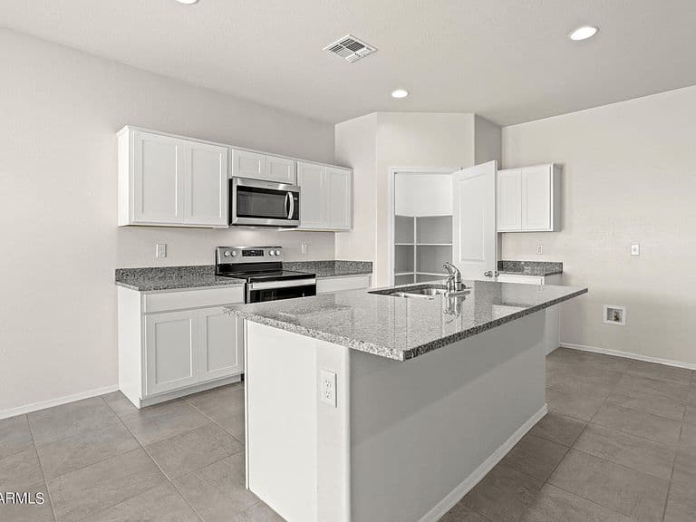 1333 W WALTON Avenue photo 3