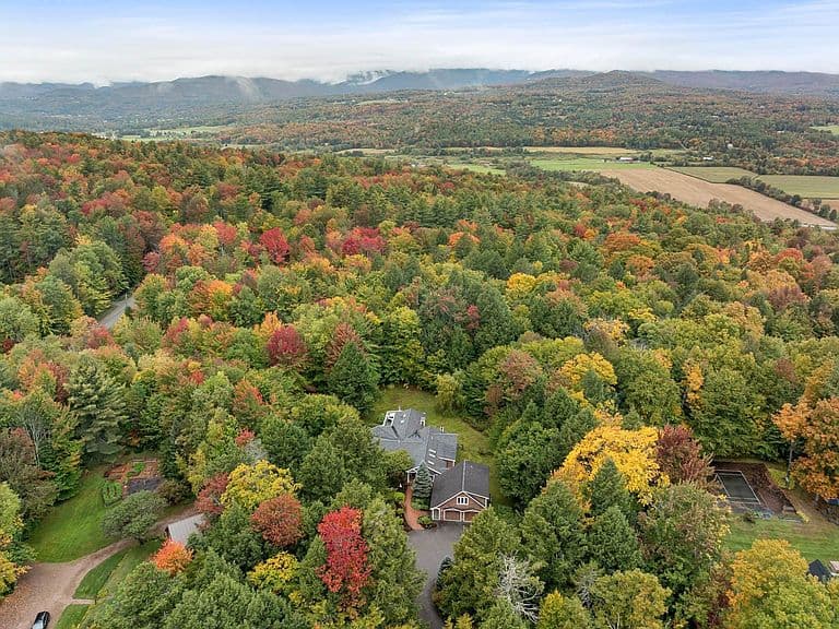 220 Forest Lane photo 4