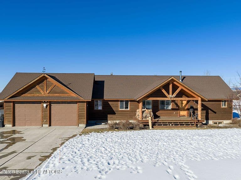1690 Proudfoot Ln photo 2