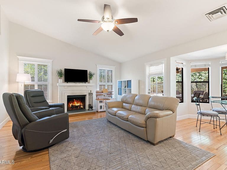 9022 S ASH Avenue photo 4