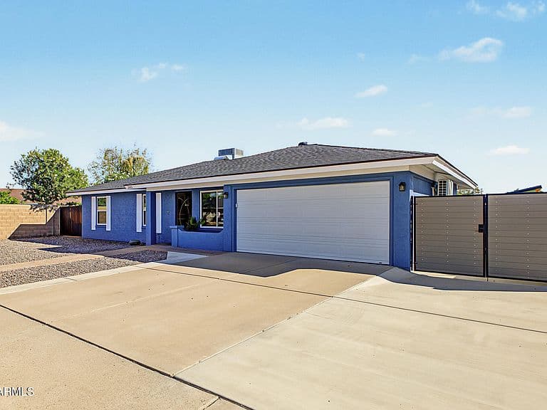 3413 E CAROL Avenue photo 3