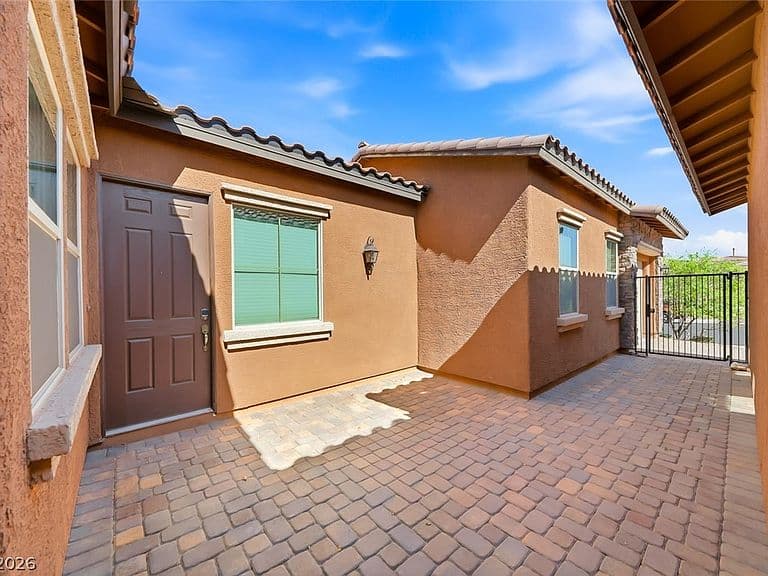 501 Wildflower Ave photo 4